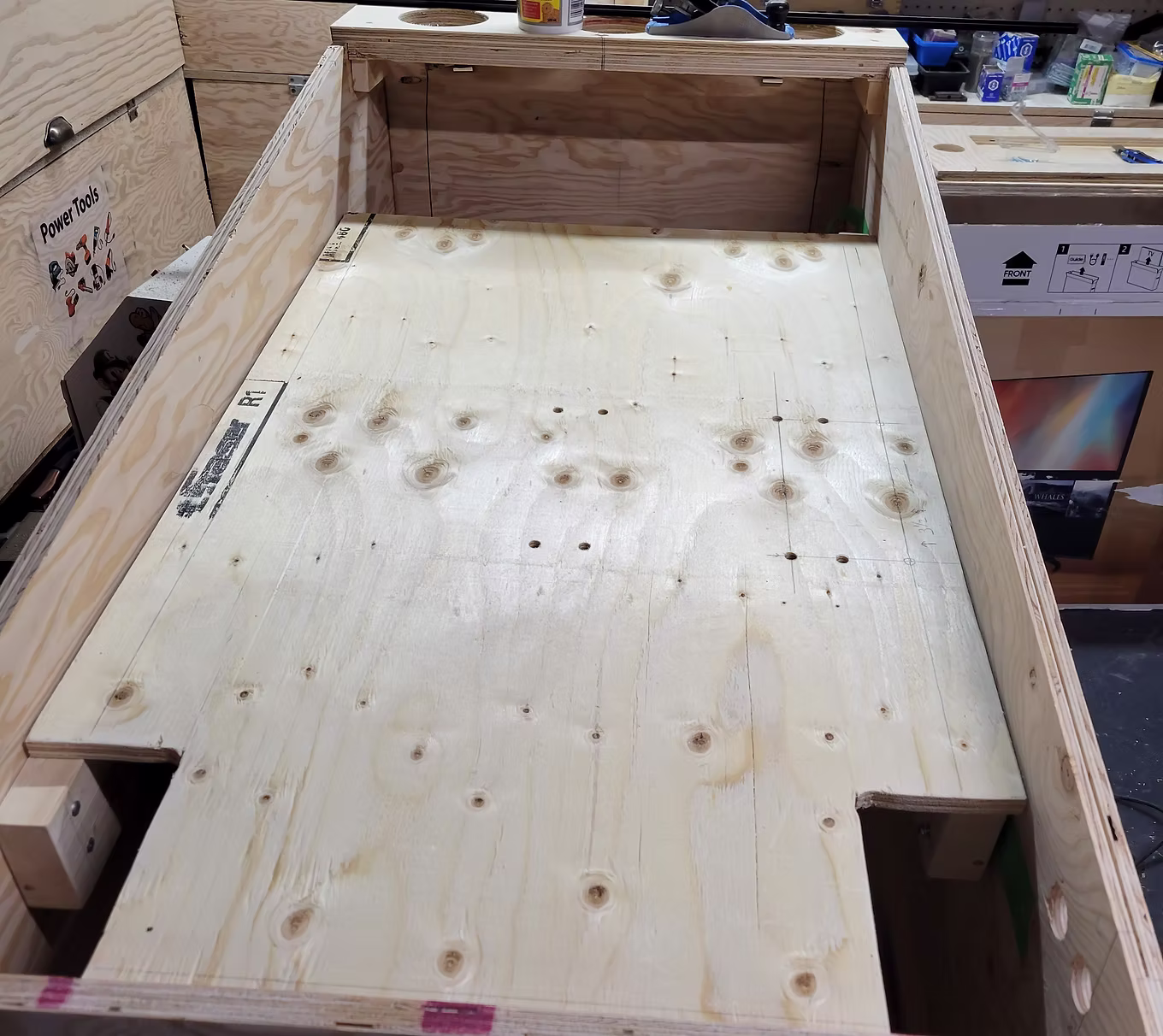 Playfield monitor support